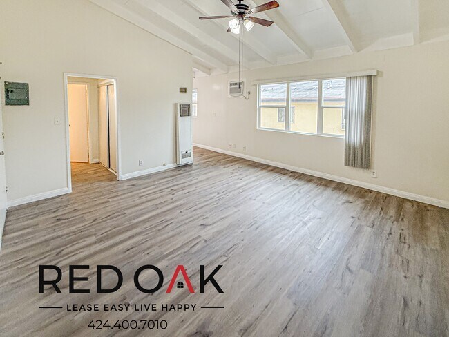 Foto del edificio - Spacious Studio with High Ceilings, Eat-In...
