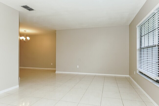 Foto del edificio - 2315 Bay Leaf Dr