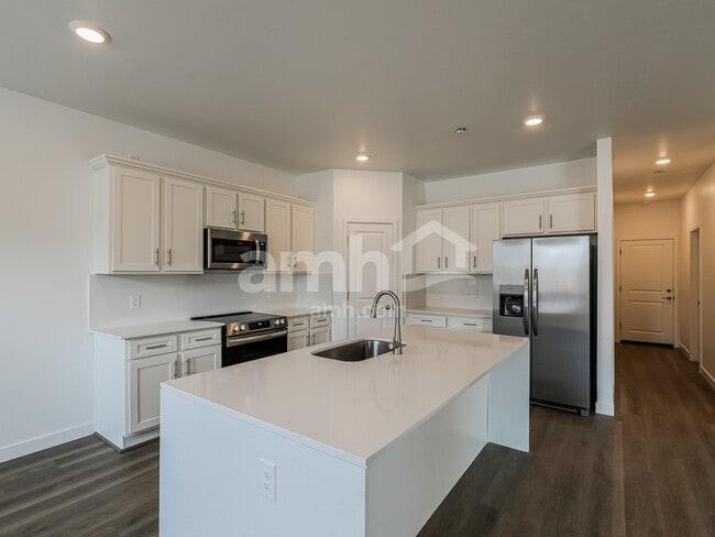Building Photo - 6468 E Paseo Baranda