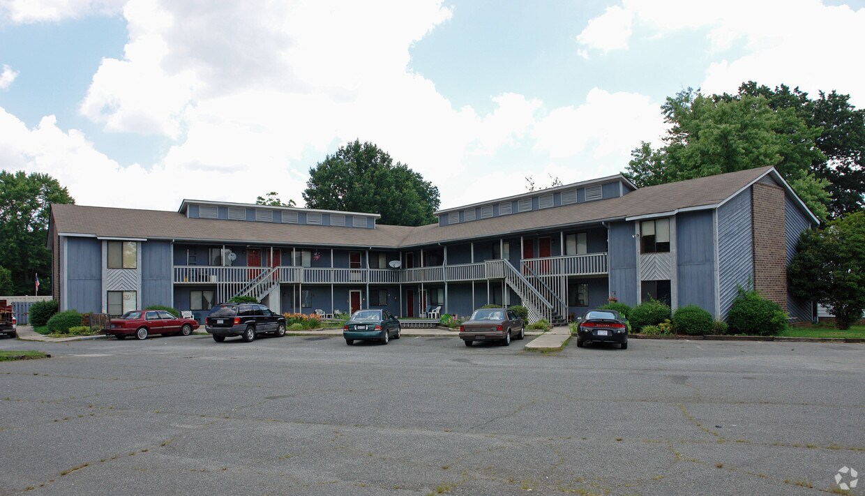 Primary Photo - 601 E Fairfield Rd