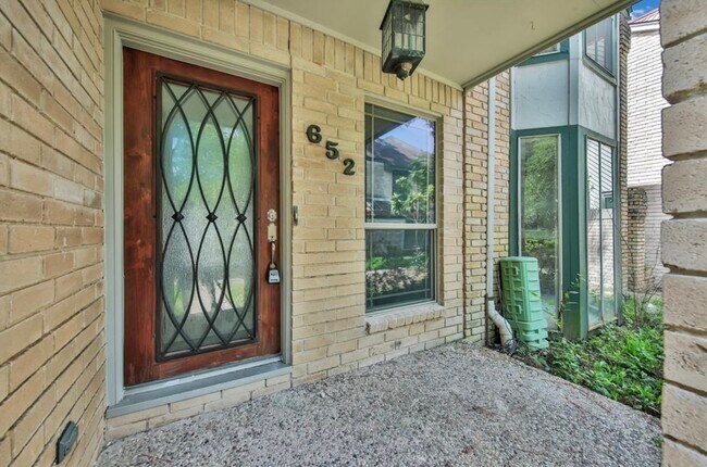 Foto del edificio - 652 N Eldridge Pkwy