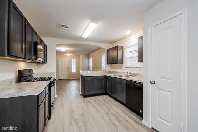 Foto del edificio - 4 br, 2.5 bath House - 25396 Claremont Hil...