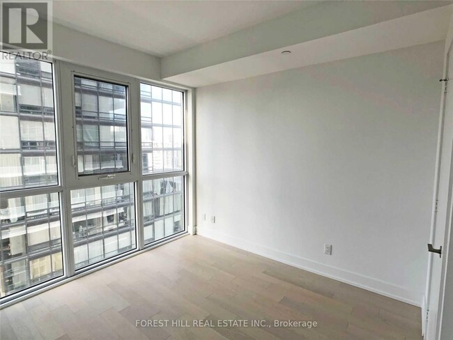 Building Photo - 7-2517 Grenville St