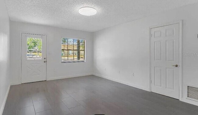Foto del edificio - Renovated 2bed/1bath Apartment in Eustis! ...