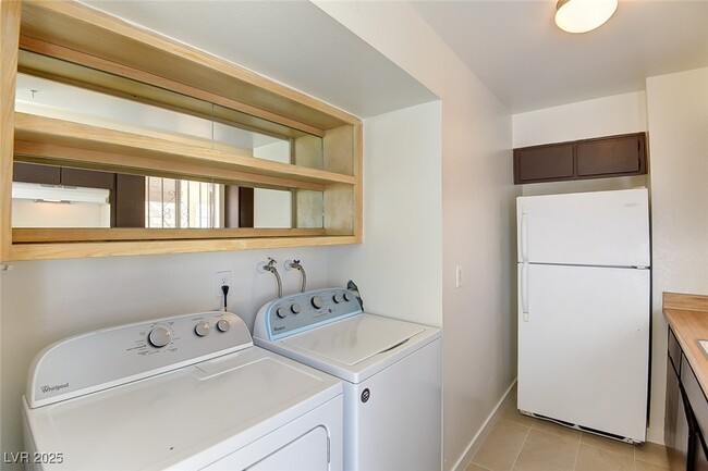 Foto del edificio - 4958 Larkspur St