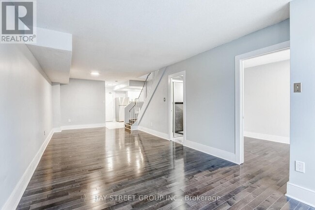 Photo du bâtiment - 364 The East Mall