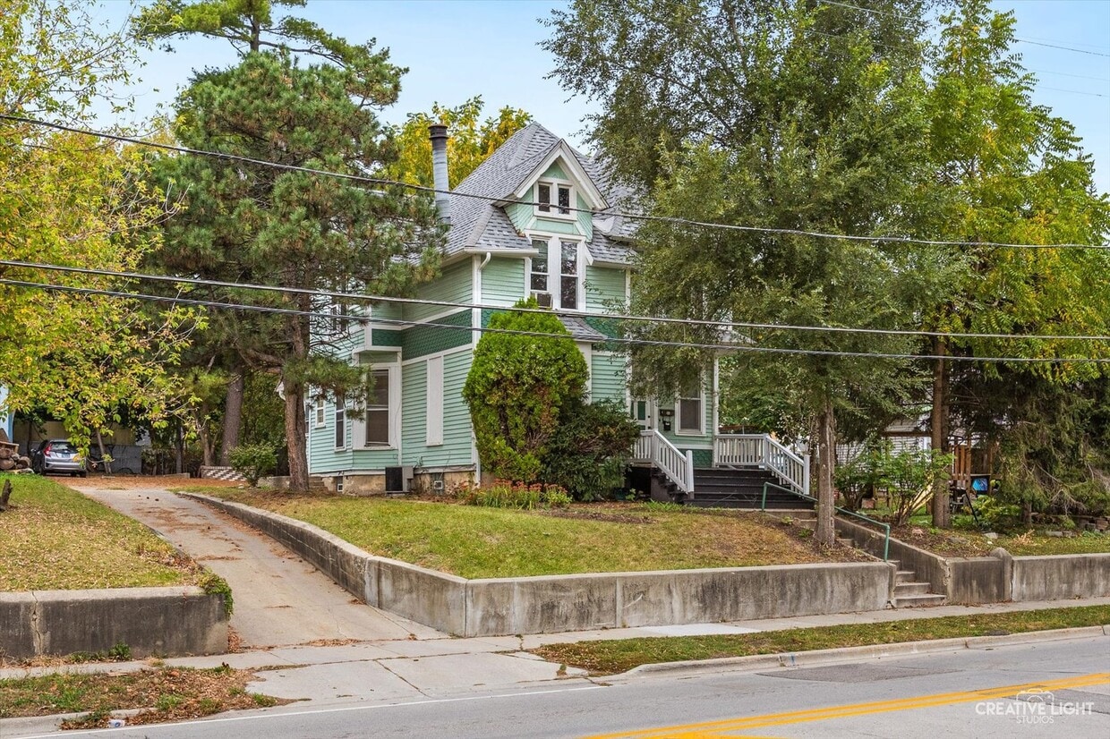 Primary Photo - 674 St Charles St