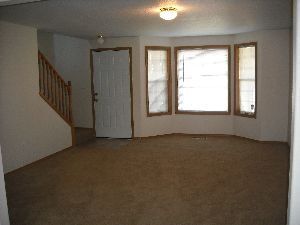 Building Photo - Spacious 4 Bedroom Home w/ Patio & Large F...