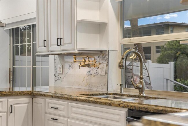 Foto del edificio - 1419 NE 57th St