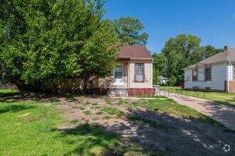 Building Photo - 1555 N Northeast Pkwy