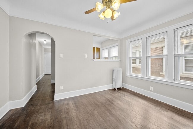 Building Photo - 852 Beaconsfield Ave