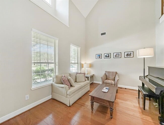 Building Photo - 22311 Claysprings Ln