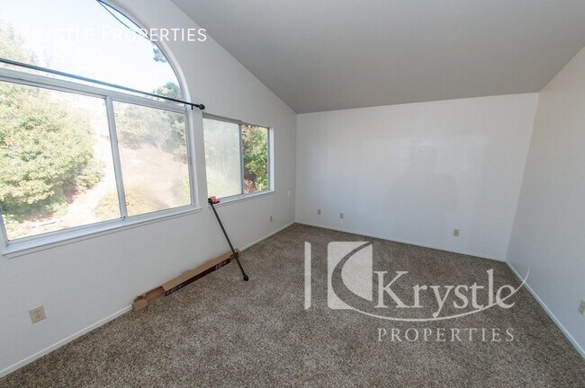 Building Photo - Nice Glen Cove home on quiet court