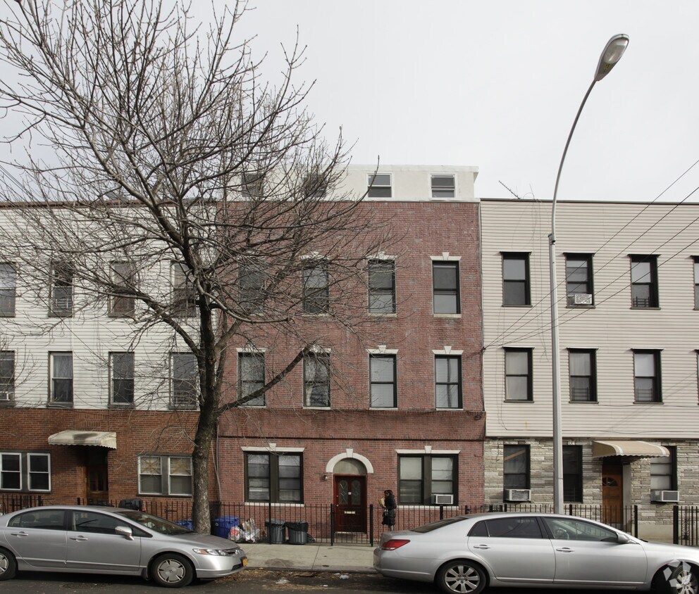 Building Photo - 481 Fairview Ave