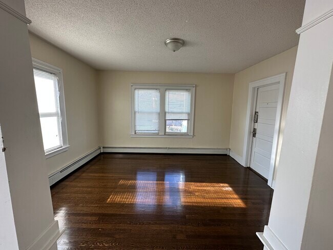 Foto del edificio - 1467 Corbin Ave