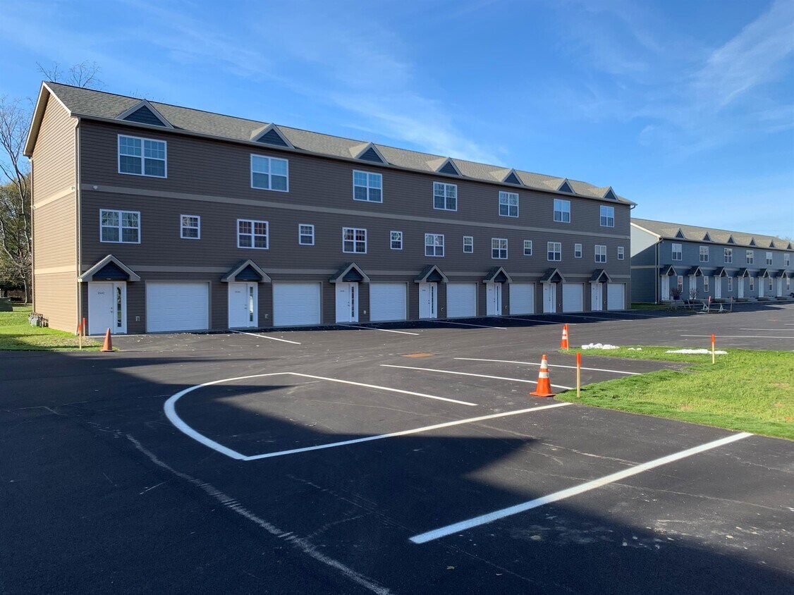 Foto del edificio - 2701 Garvey Ln
