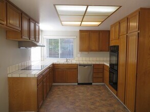 Building Photo - 3424 Bermuda Ct