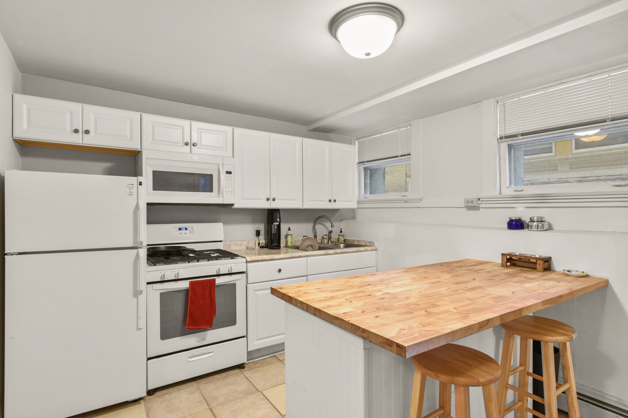 202-204 N Pinckney St