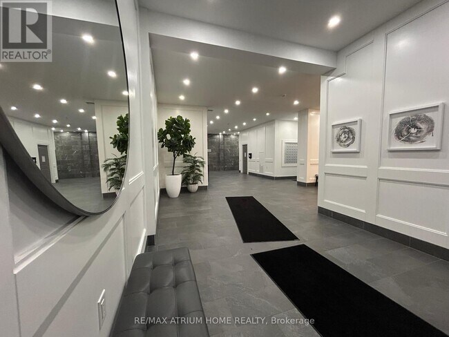 Building Photo - 260-260 Villagewalk Blvd