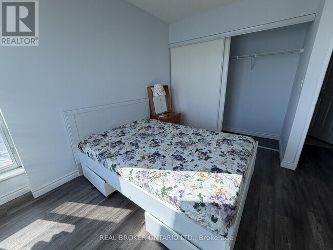 Photo du bâtiment - 1 Lee Centre Dr