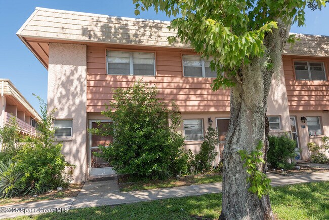 Foto del edificio - 2511 Country Club Dr