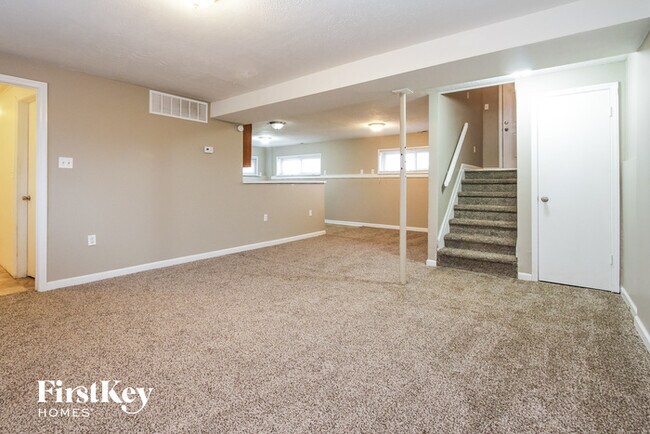 Building Photo - 1839 N Main St