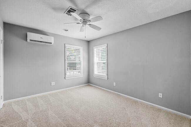 Foto del edificio - 30 Village Knoll Pl