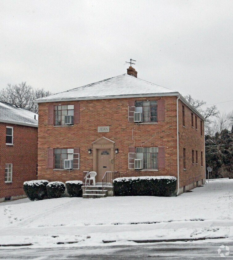 Primary Photo - 246 BASSWOOD Ave
