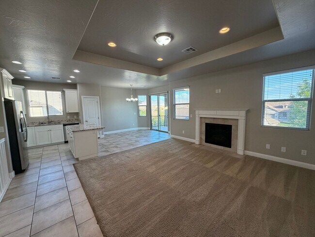 Building Photo - 469 E Barcelona Dr