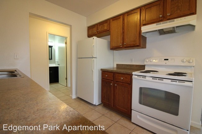 Building Photo - 3419-3421 Kingswood Pl