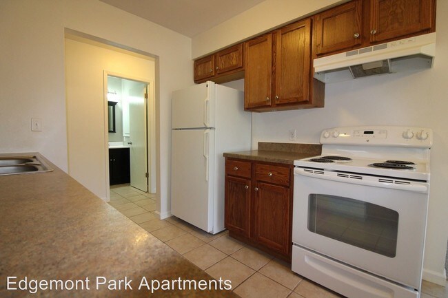 Foto del edificio - 3419-3421 Kingswood Pl