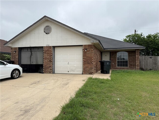 Building Photo - 3708 Gus Dr