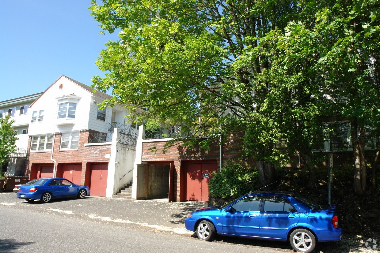 Building Photo - The Cottages