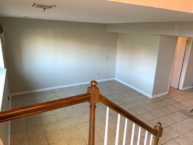 Building Photo - 1368 Dix Dr
