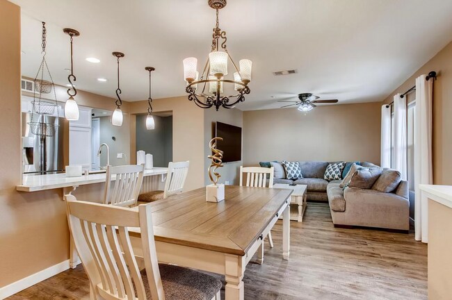Building Photo - Furnished large and modern condo