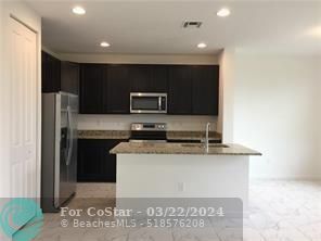 Foto del edificio - 335 NW 33rd Ln