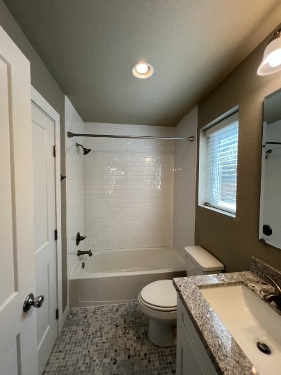 Building Photo - 300 W Dexter Dr