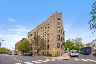 Building Photo - 787 Summit Ave