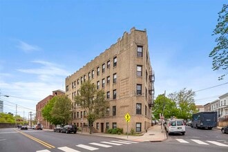 Building Photo - 787 Summit Ave