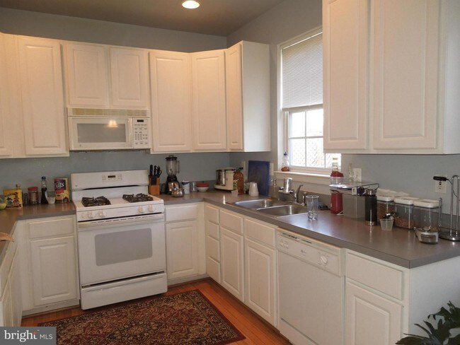 Building Photo - 22392 Maison Carree Square