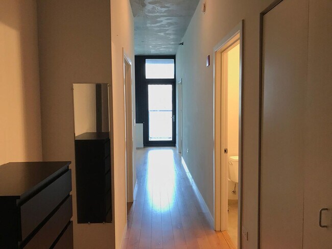 Foto del edificio - High floor 2b2b unit right by Westloop