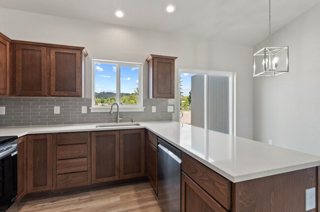 Foto del edificio - Newly Built 4 Bedroom Duplex With Yard