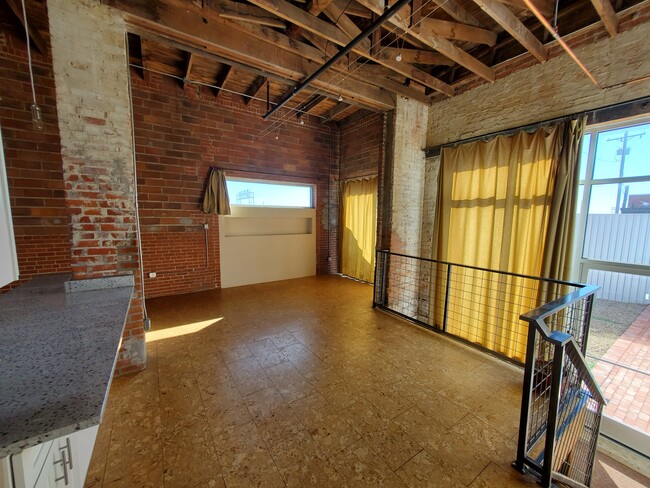 Building Photo - 705 S Grant St
