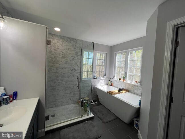 Building Photo - 13 Grist Mill Ct