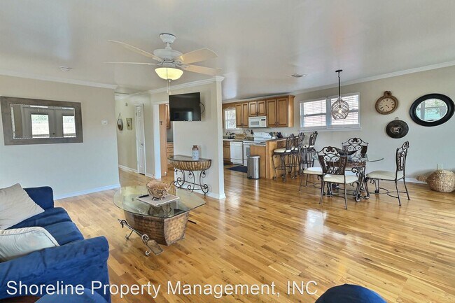 Building Photo - 2 br, 1 bath House - 8720 W. Simmons Bayou