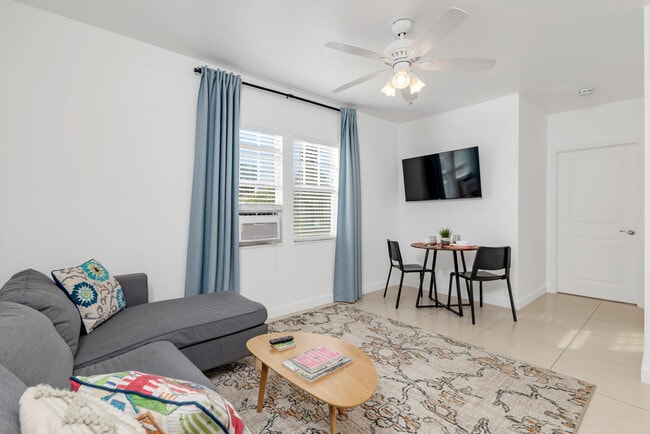 Foto del edificio - 2350 Parker Ave