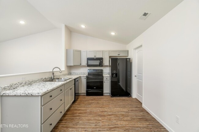 Building Photo - 7357 Grn Ests Wy