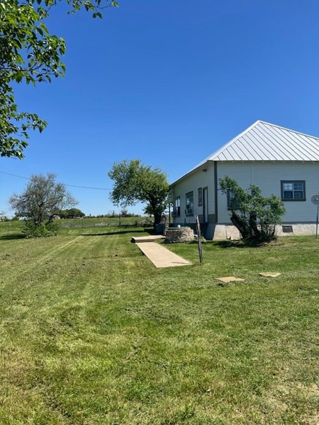 Building Photo - 755 CR 149