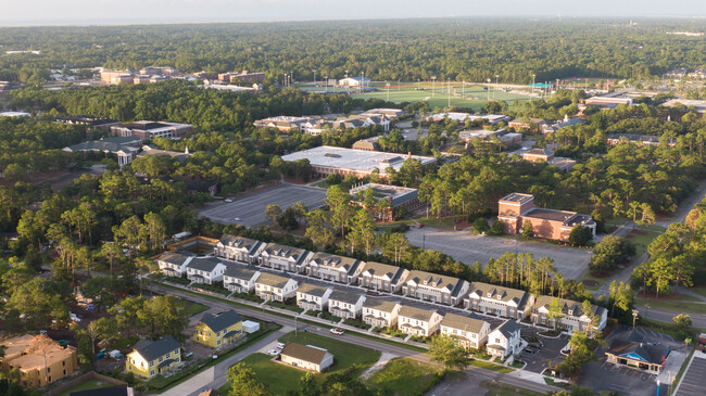 A poca distancia a pie de UNCW - Cottages at College Acres (Student Housing)