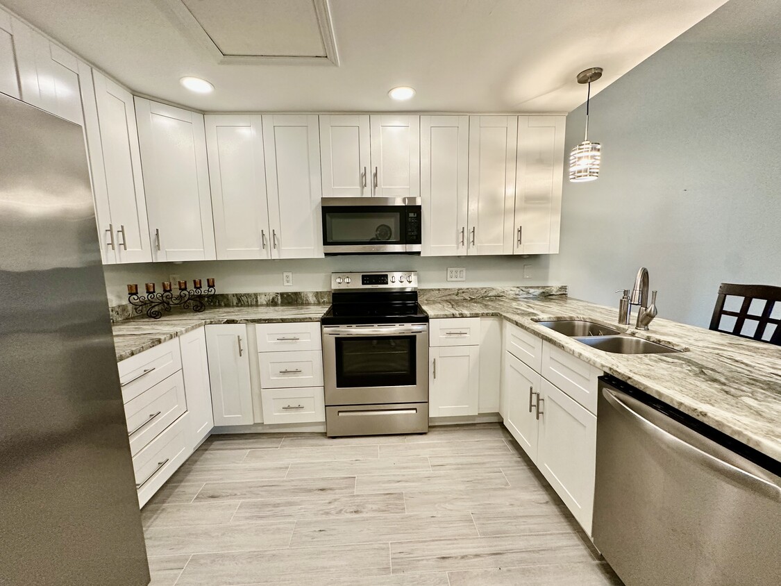 Foto principal - 6300 Royal Woods Dr